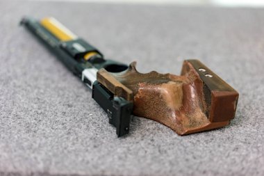 Özel tabanca kapalı çekim için kullanılan