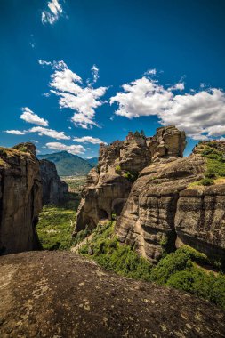 Meteora, manastırları Yunanistan'da büyük buzlu Kalabaka City yakınındaki oteller