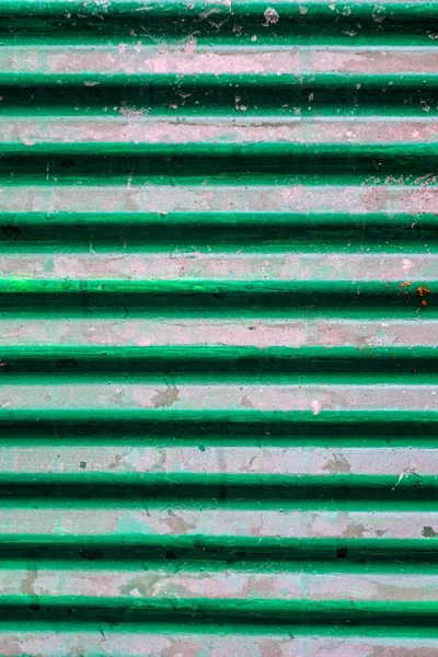 Régi piszkos viharvert fém felület, festett zöld szín — Stock Fotó