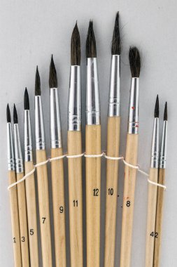 Küme eski ve farklı boyutlarda kullanılan boya Brushs