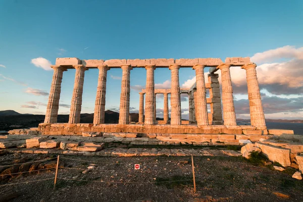Soúnion, Poseidons tempel i Grekland, solnedgången gyllene timmen — Stockfoto