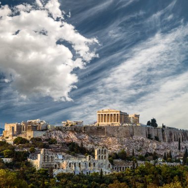 Parthenon, Atina Akropol ' altında dramatik gökyüzü, Yunanistan