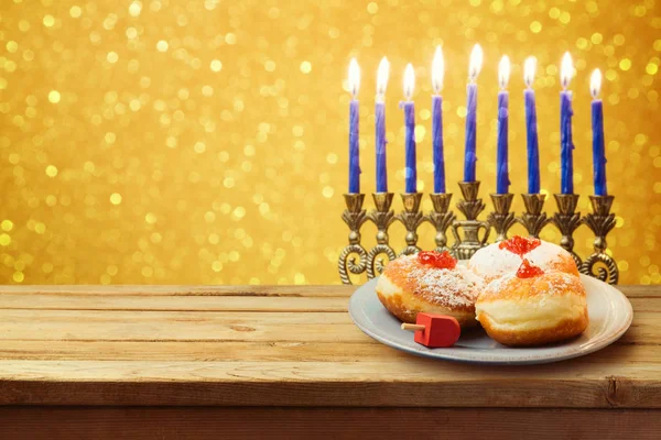 Hanukkah sufganiyot with menorah — Stock Photo, Image