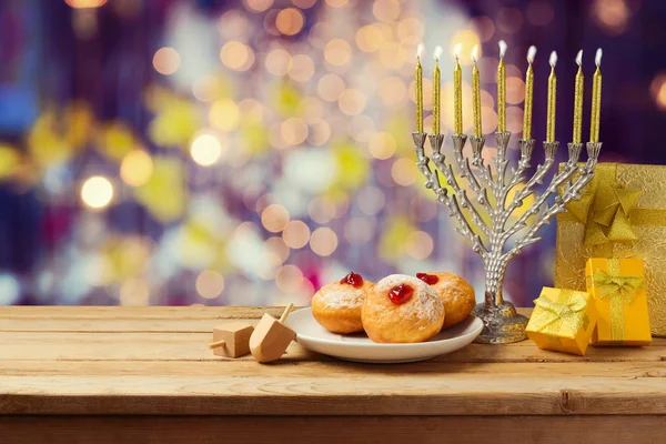Sufganiyot διακοπές Hanukkah με menorah — Φωτογραφία Αρχείου