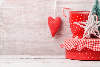 kahve fincanı, hediye kutusu ve kalp şekli