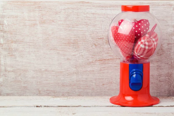 Gumball machine en harten — Stockfoto