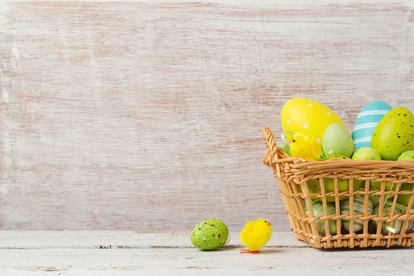 Decorations eggs in basket — Stock Photo, Image
