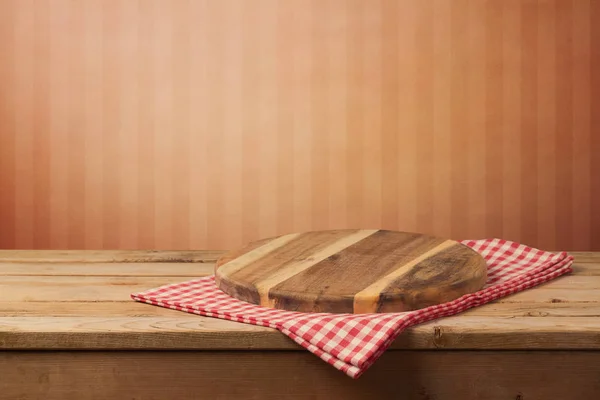 Placa redonda na toalha de mesa — Fotografia de Stock