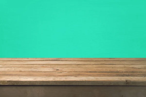 空の木製デッキ テーブル — ストック写真