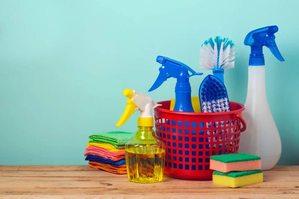 Supplles sur table en bois — Image Supplles sur table en bois Image En Vente