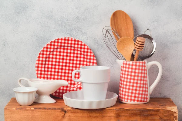 Utensílios de cozinha e louça — Fotografia de Stock