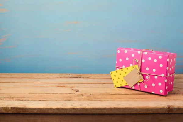 Gift box on wooden table — Stock Photo, Image