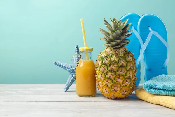 Pineapple, juice, beach towels — Stock Photo, Image