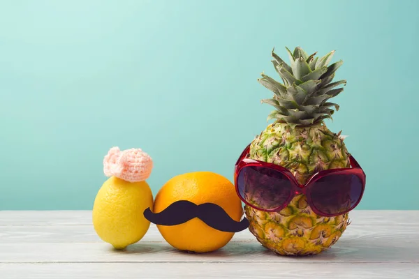 Ананас, грейпфрут і лимон — стокове фото