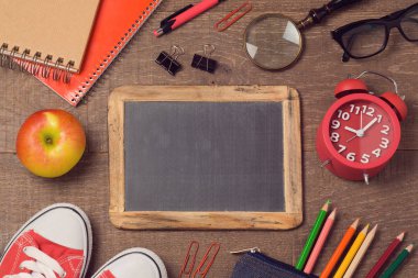 Okulun arka planına 