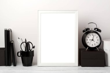 Beyaz çerçeve kadar sahte 