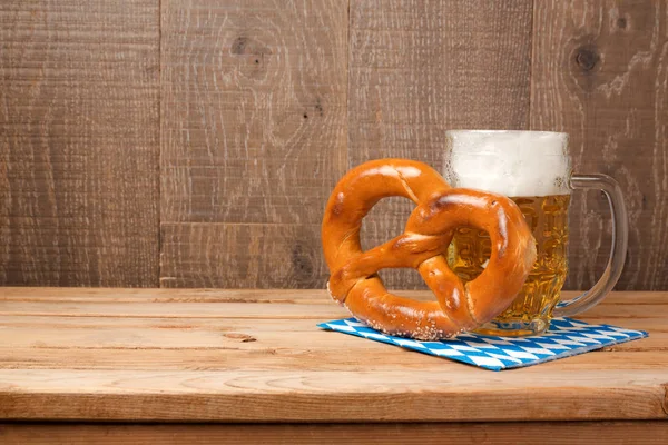 Beer mug and pretzel — Stock Photo, Image