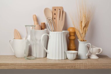 Mutfak gereçleri ve dishware 