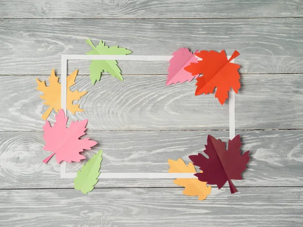 Herbst Hintergrund mit Papierblättern — Stockfoto