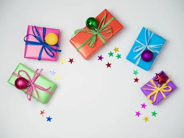 Vánoční barevné dárkové boxy — Stock fotografie