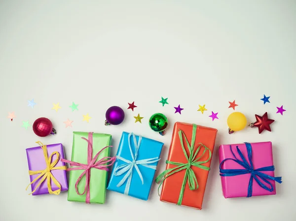 Κουτιά πολύχρωμα δώρο Χριστουγέννων — Φωτογραφία Αρχείου
