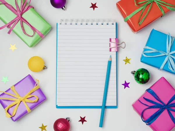 Vánoční pozadí s notebookem — Stock fotografie