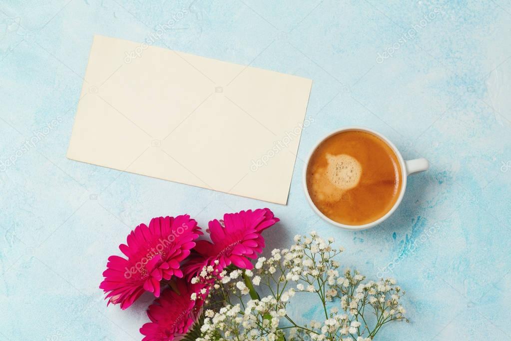 CofCoffee cup, flowers and paper note