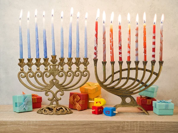 Hanukkah firande med menorah — Stockfoto