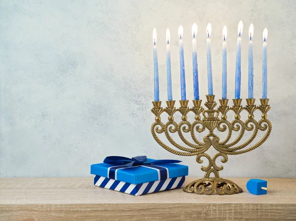 Hanukkah celebración con menorah — Foto de Stock