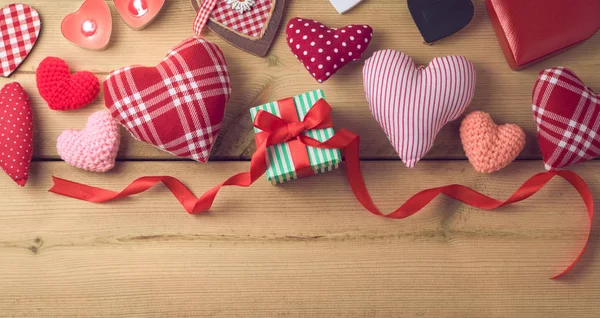 Valentijnsdag Achtergrond Met Hart Vormen Geschenkdoos Bovenaanzicht — Stockfoto