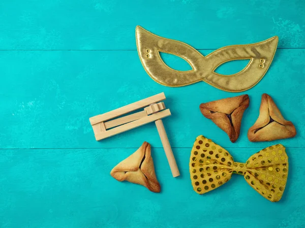 Hamantaschen Cookies Witte Tafel Met Masker Lawaai Maker Purim Vakantie — Stockfoto