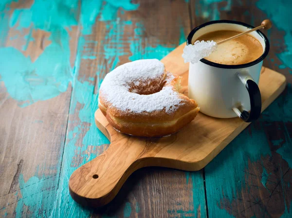 Donuts e xícara de café — Fotografia de Stock