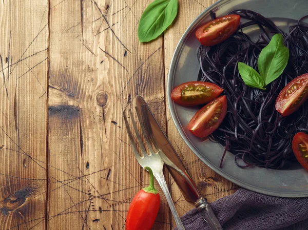 Black organic spaghetti — Stock Photo, Image