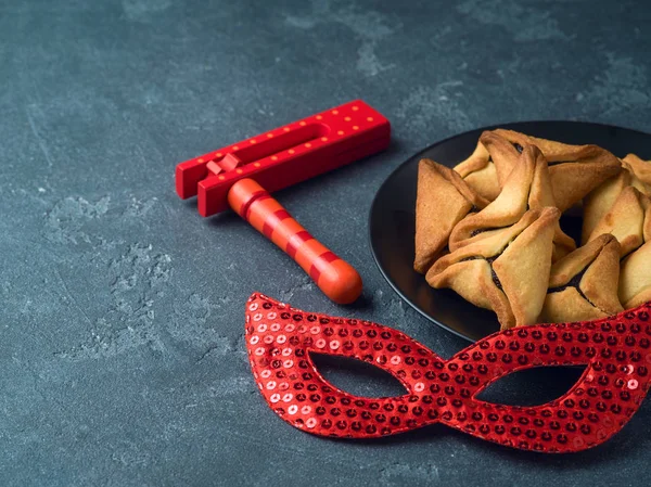 Хамантасченське печиво з карнавальною маскою — стокове фото