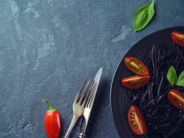 Siyah organik spagetti — Stok fotoğraf