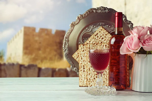 Passover matzo and wine — Stock Photo, Image