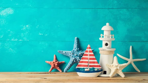 Decoración Estrellas Mar Concha Marina Barco Faro Sobre Fondo Madera —  Fotos de Stock