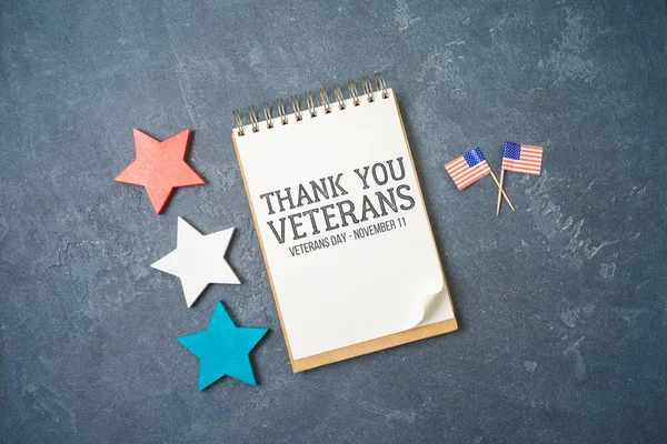 Veterans day background with notepad, stars and USA flag. Top vi — Stock Photo, Image