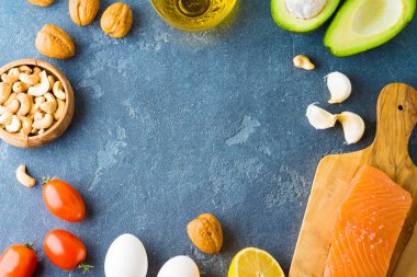 Ketojenik düşük karbonhidrat diyet konsepti. Sağlıklı beslenme ve diyet zekası