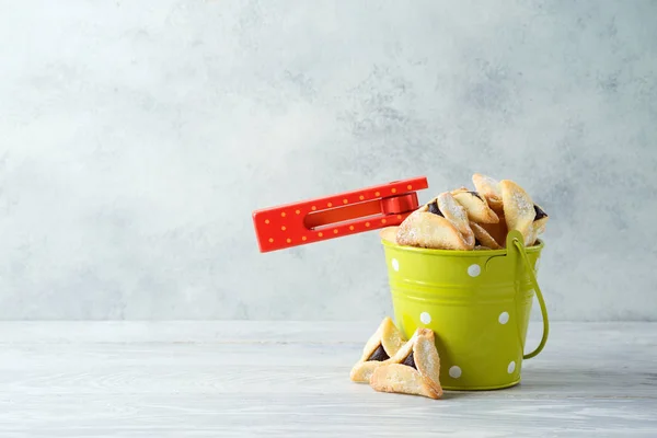 Yahudi Bayramı Purim Kutlamaları Ahşap Masada Hamantaschen Kurabiyeleri — Stok fotoğraf