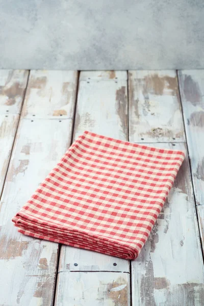 Leerer Holztisch Mit Rot Karierter Tischdecke Küche Kochen Oder Backen — Stockfoto