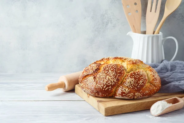 Hausgemachtes Challah Brot Auf Holztisch — Stockfoto