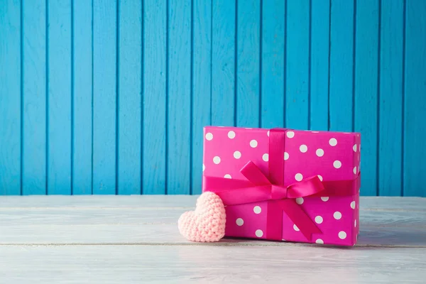 Concepto Del Día Madre Con Forma Corazón Caja Regalo Mesa — Foto de Stock