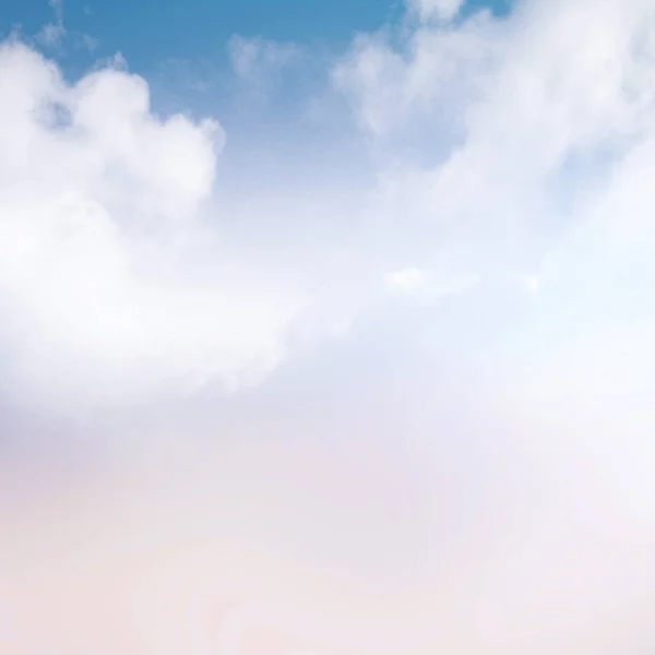 Nuvens brancas no céu — Fotografia de Stock