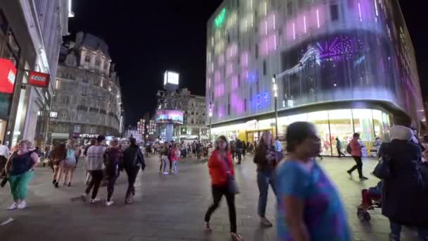 Лондон Сентября 2019 Толпы Туристов Лестер Сквер Ночью — стоковое видео