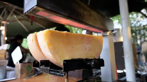 London September 2019 Melted Cheese Bubbling Half Wheel Cheese Raclette — Stock Video