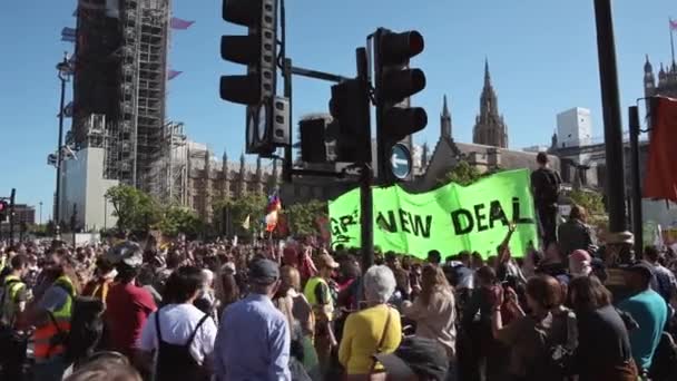 Londres Setembro 2019 Manifestantes Rebelião Extinção Reúnem Praça Parlamento Prontos — Vídeo de Stock