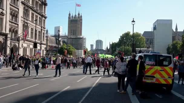 Лондон Вересня 2019 Початок Маршу Протесту Проти Знищення Парламентській Вулиці — стокове відео