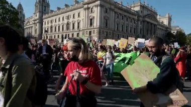 Londra - 20 Eylül 2019: Soykırım İsyanı Parlamento Meydanı, Londra 'ya vardığında sona erdi