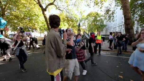 London September 2019 Leaders Extinction Rebellion March Directing Protesters Using — ストック動画